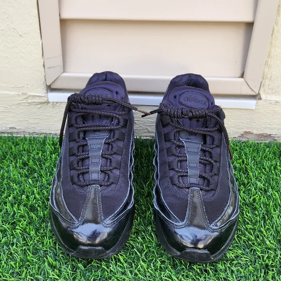 Nike Air Max 95 All Black Sneakers - Picture 3 of 6
